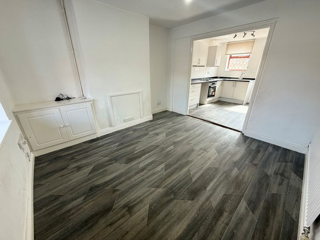 Property photo 3 of 14 Living Room