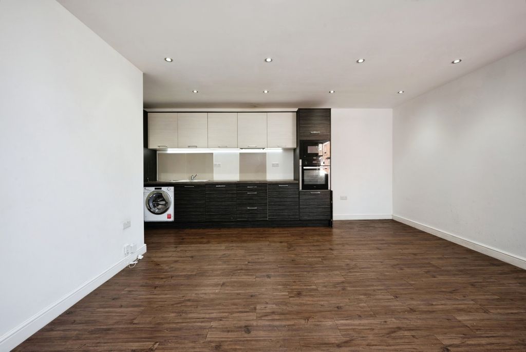 Property photo 3 of 10 Pbox-Img.Jpg