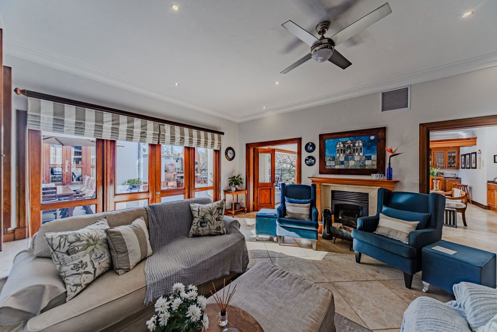 Property photo 3 of 109