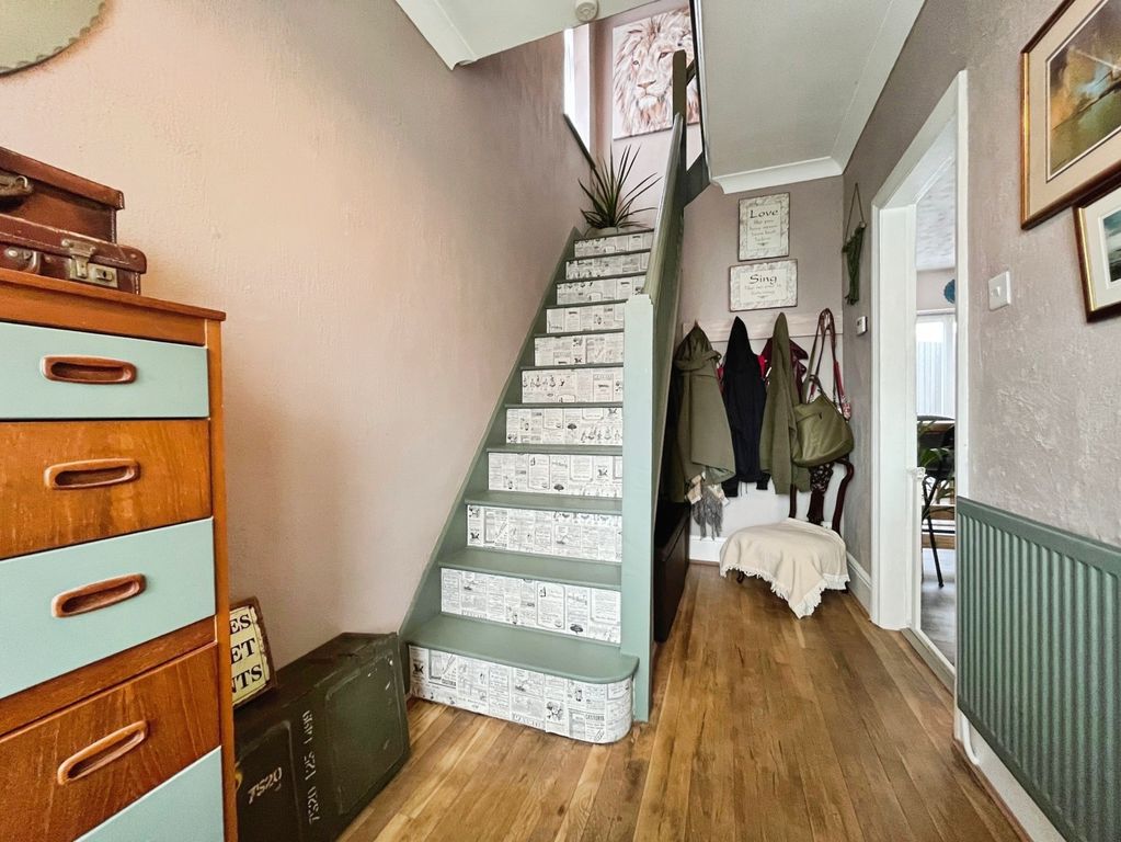 Property photo 2 of 17 Entrance Hall