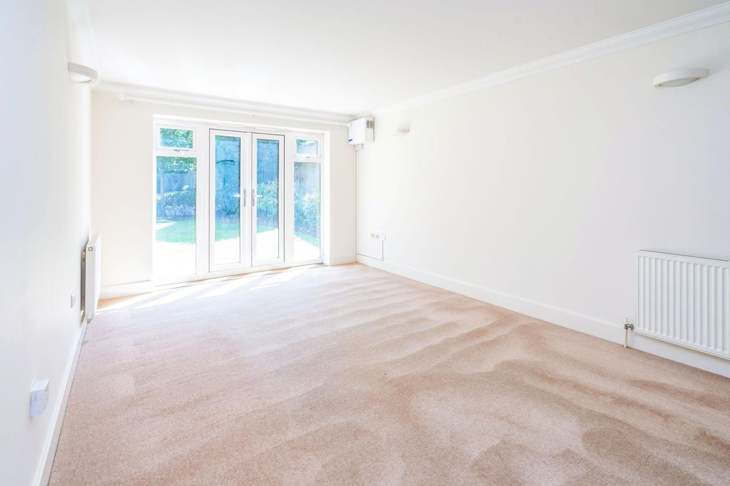 Property photo 3 of 11 3