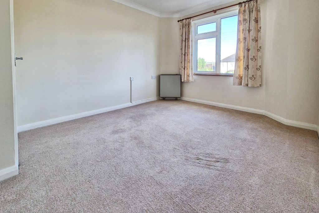 Property photo 3 of 9 Bedroom