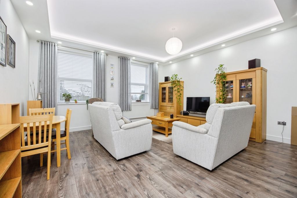 Property photo 2 of 17 Pbox-Img.Jpg