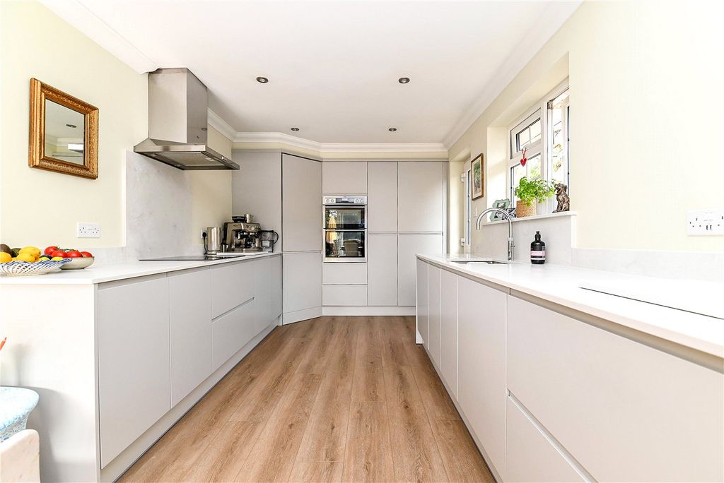 Property photo 2 of 18 Picture No. 04