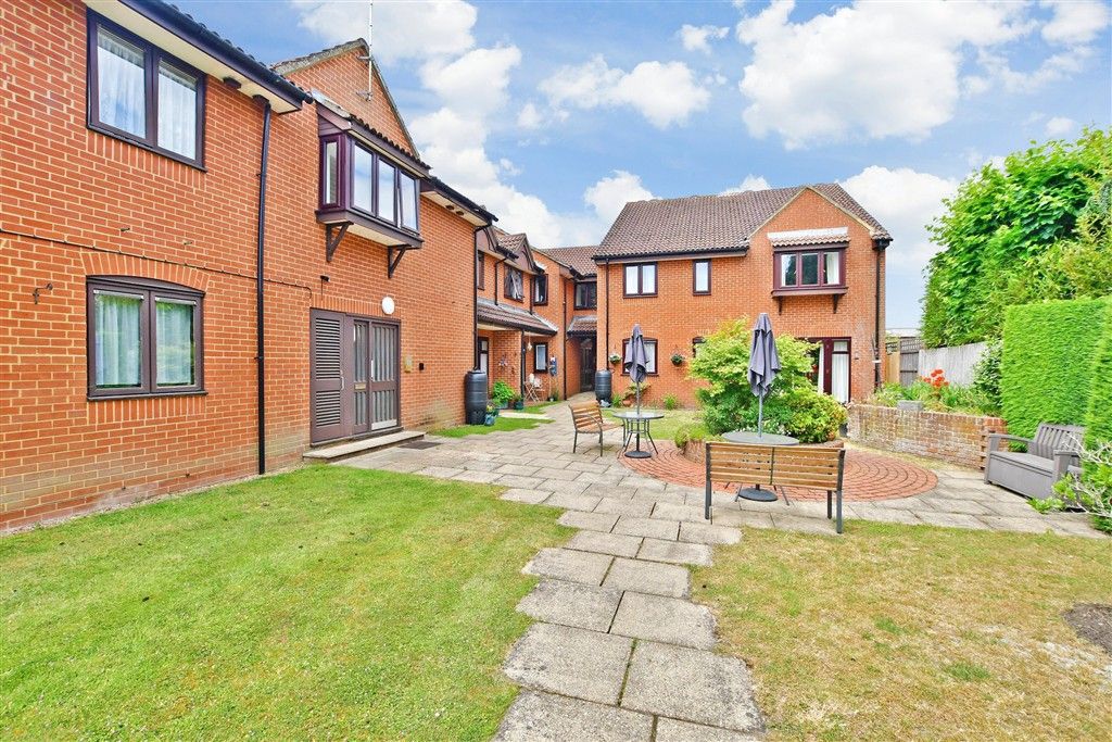 Property photo 1 of 9 Communal Gardens