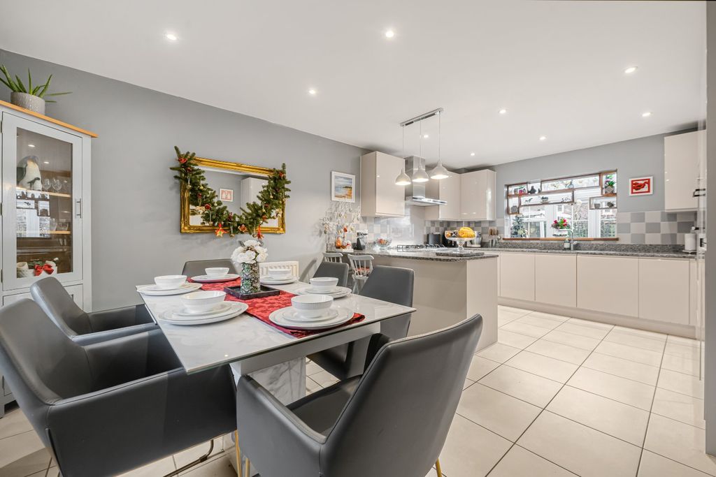 Property photo 3 of 27 Picture No. 01