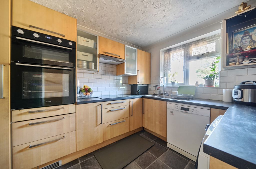Property photo 2 of 18 1318340-8-6871536...