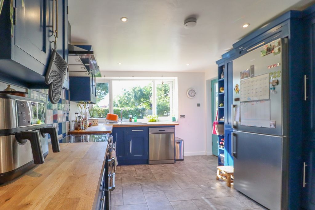 Property photo 3 of 22 4542107