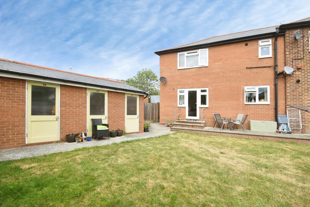Property photo 1 of 11 Rear View