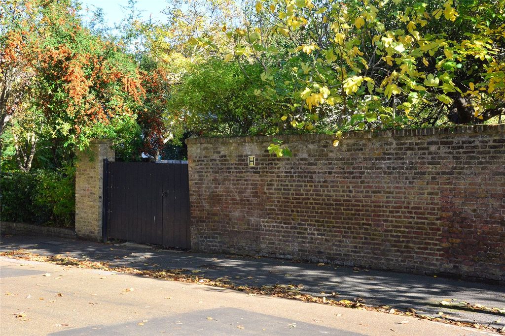 Property photo 2 of 17 Picture No. 15