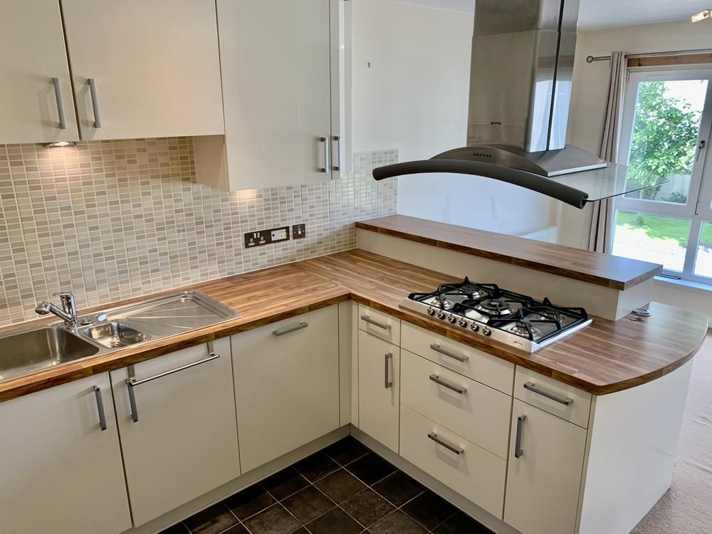 Property photo 3 of 9 Kitchen 2
