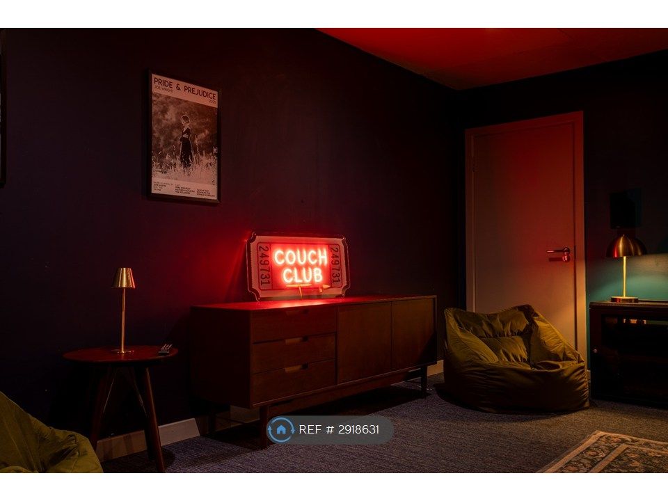 Property photo 2 of 27 Communal Cinema Room