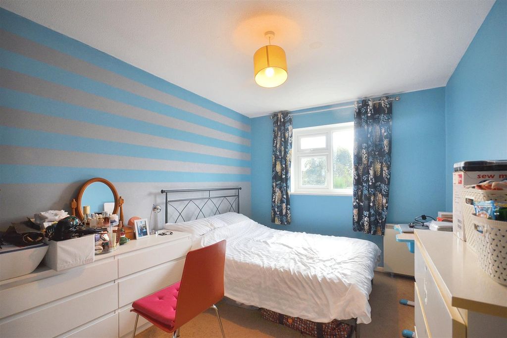 Property photo 3 of 8 Bedroom Two