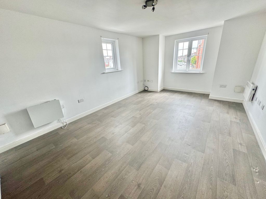 Property photo 2 of 8