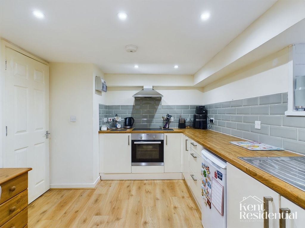 Property photo 1 of 5 Kitchen
