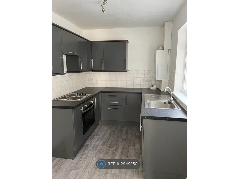 Property photo 3 of 13 Kitchen