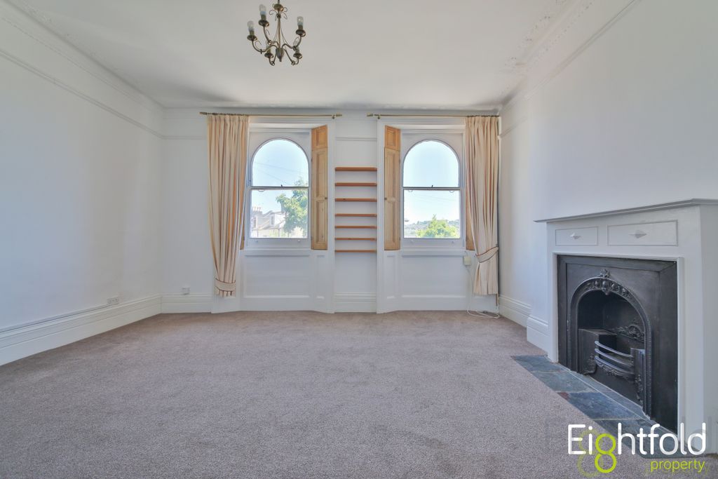 Property photo 3 of 11 Living Room