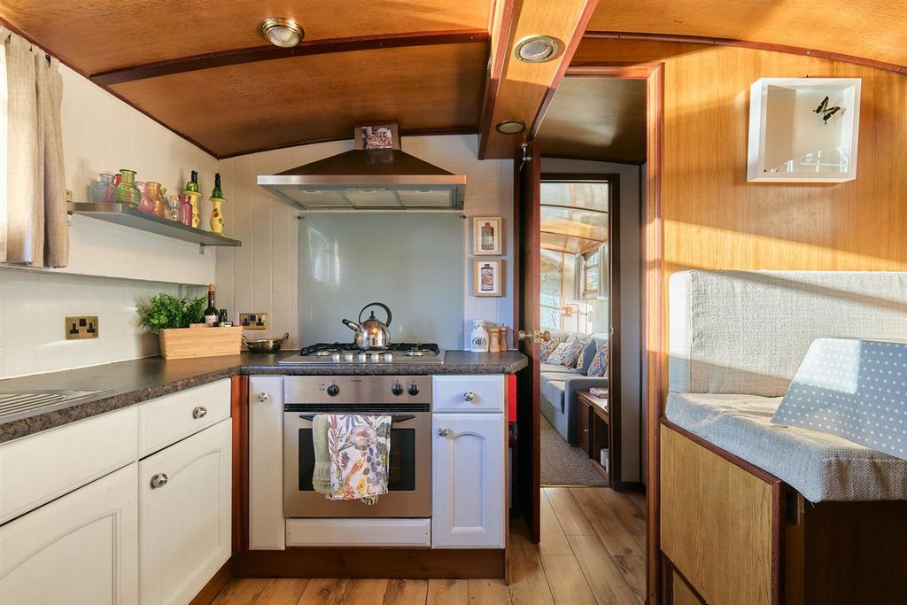 Property photo 3 of 36