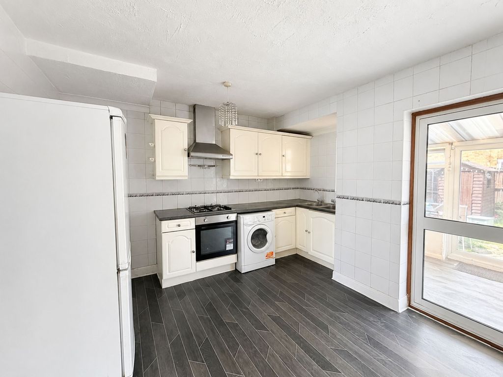 Property photo 2 of 11 Walton Rd E12