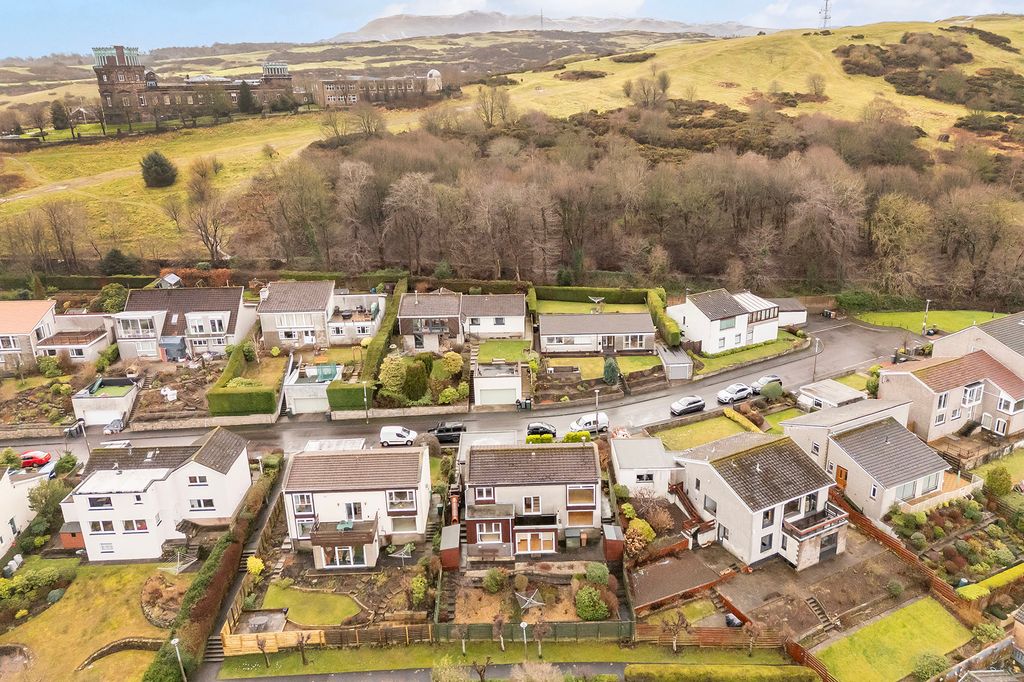 Property photo 2 of 25