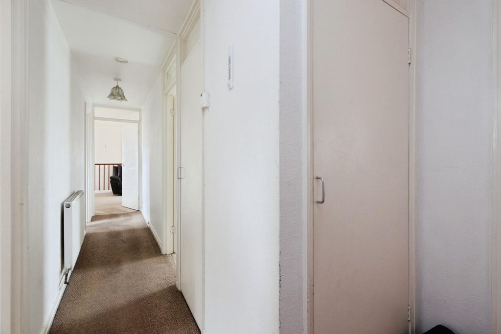 Property photo 3 of 15 Entrance Hall