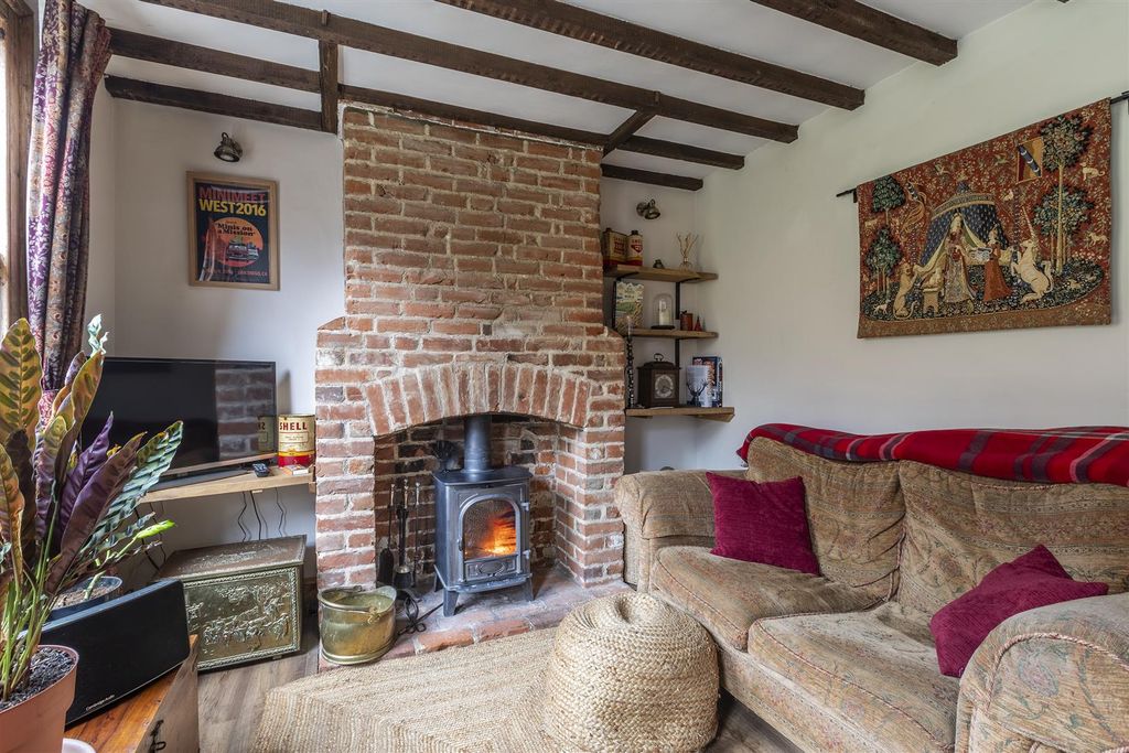 Property photo 3 of 24 Lounge