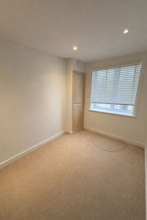 Property photo 3 of 7 Photo 7