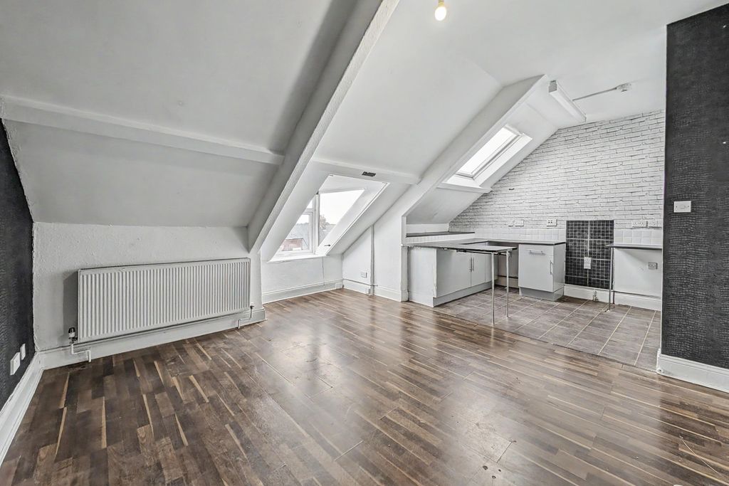 Property photo 2 of 11 Flat C, 149 Westoe Road, South Shields, Tyne And Wear, Ne33 3Pd
