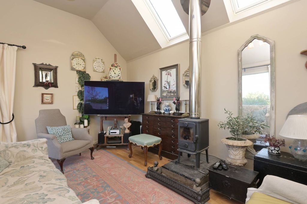 Property photo 2 of 30