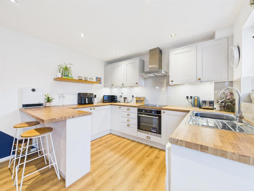 Property photo 3 of 9 Kitchen Area