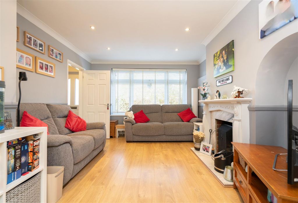 Property photo 2 of 13 Lounge Diner