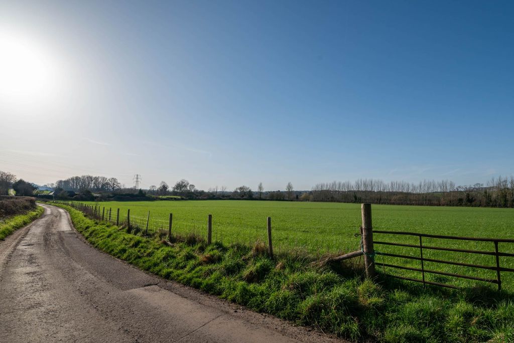 Property photo 3 of 11