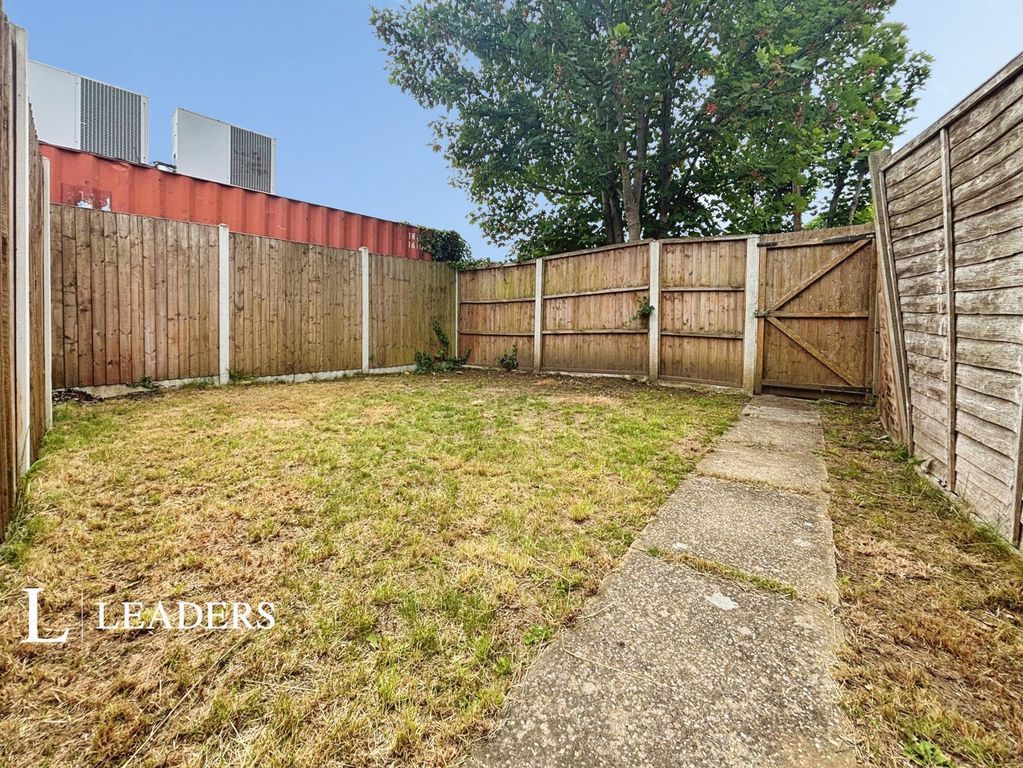 Property photo 1 of 8 Garden