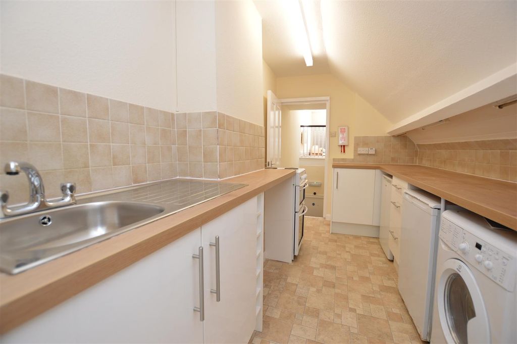 Property photo 2 of 6 Flat 5, 40 Hamilton Road (5).Jpg