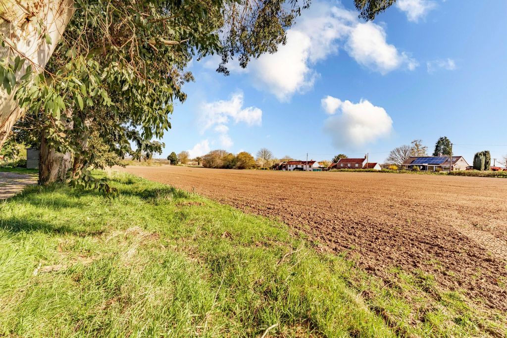 Property photo 2 of 23