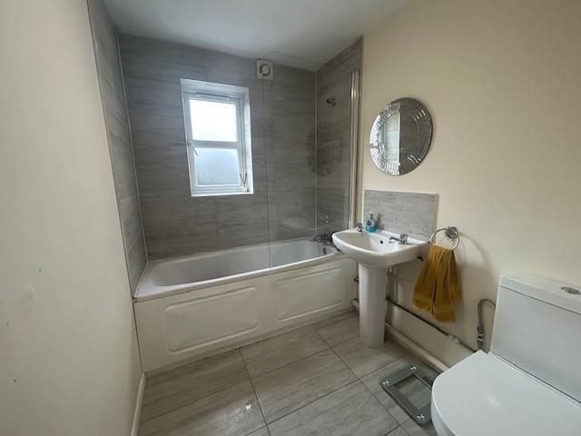 Property photo 2 of 6 Bathroom