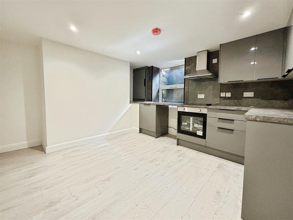 Property photo 2 of 11 Kitchen/Dining