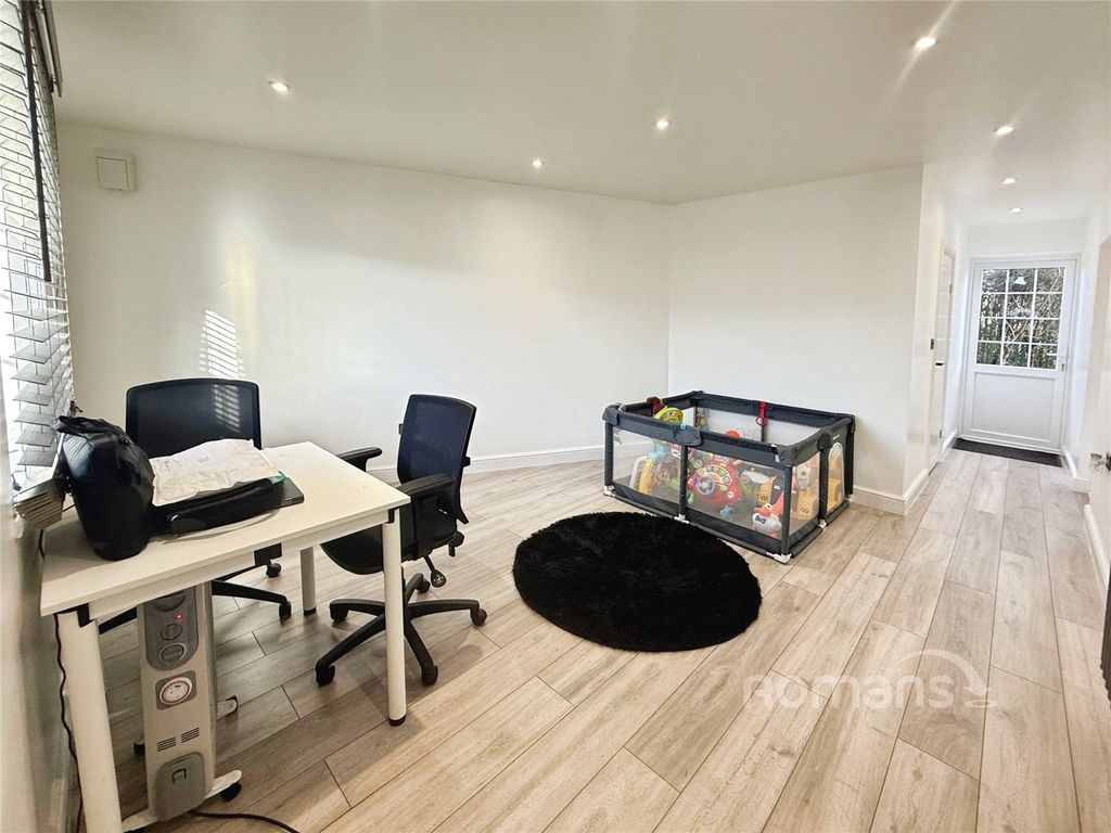 Property photo 2 of 13 Picture No. 20