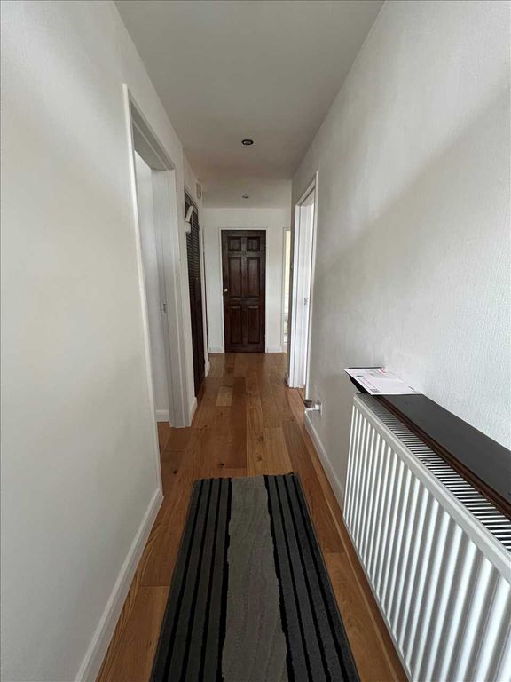 Property photo 2 of 9 Hallway