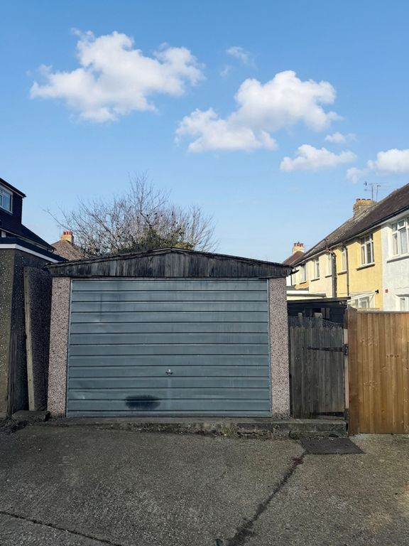 Property photo 1 of 3
