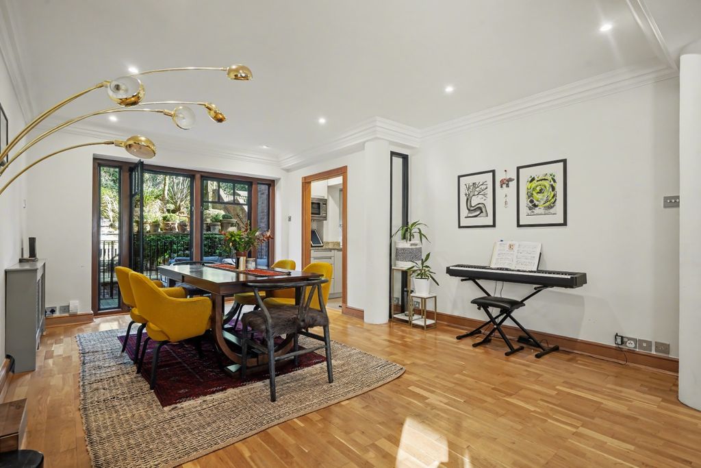 Property photo 2 of 8 4869813