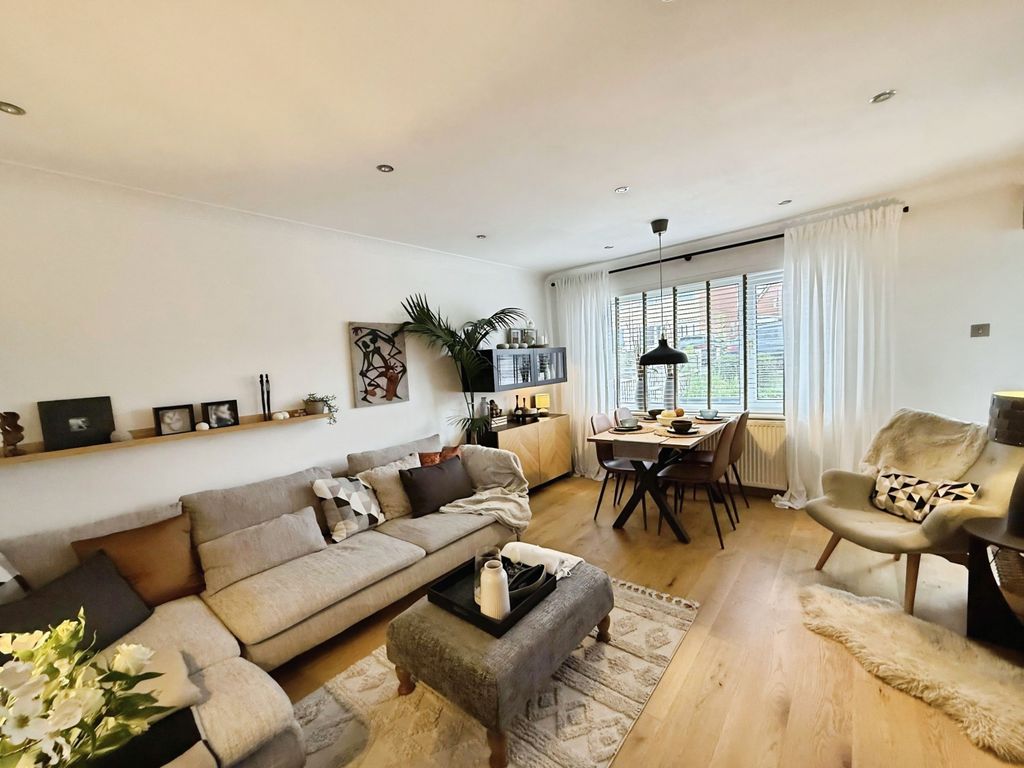Property photo 2 of 25 8E0F13d4-09Ac8E029B4Ffa54Eab9d3Dd72F2Ff7113Ed28_Thmb_lg