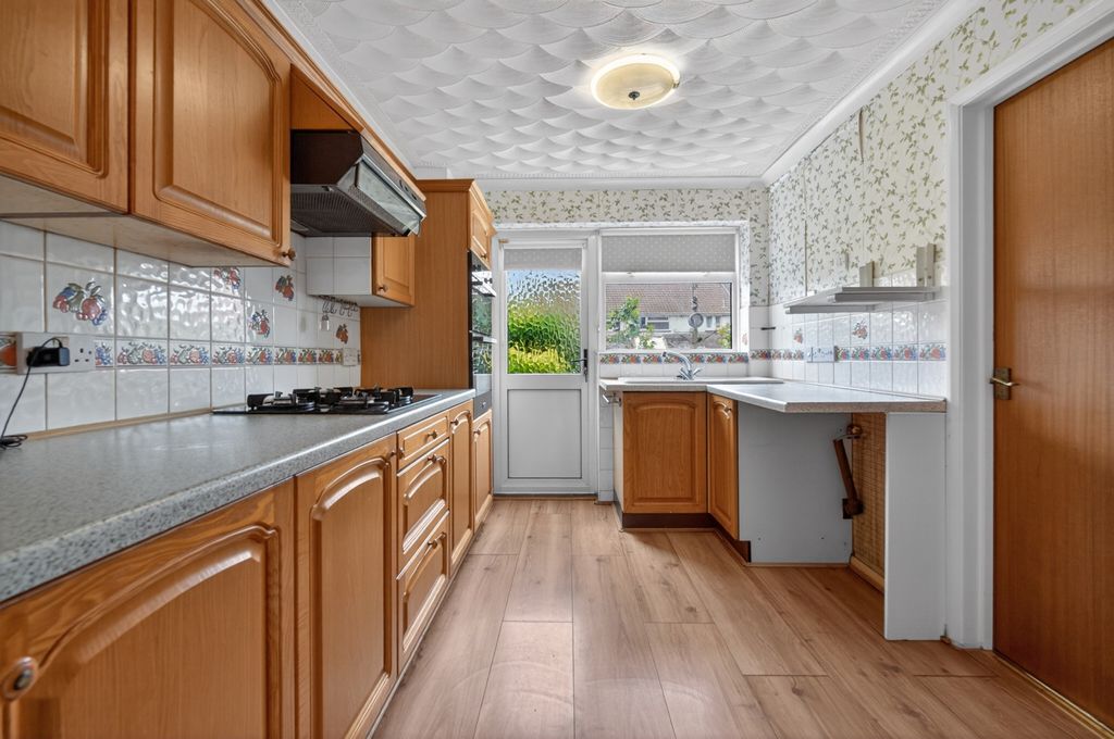 Property photo 2 of 18 5226424
