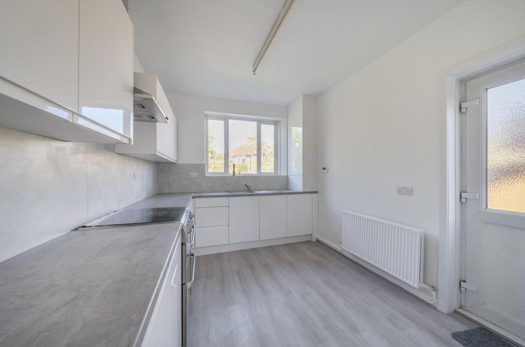 Property photo 2 of 11 Davidson Frost-Wellings, Dfw Weston Drive, Kitchen