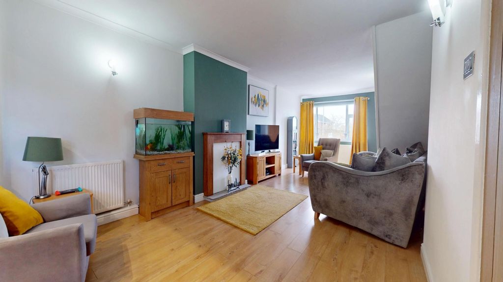 Property photo 3 of 20 4949056