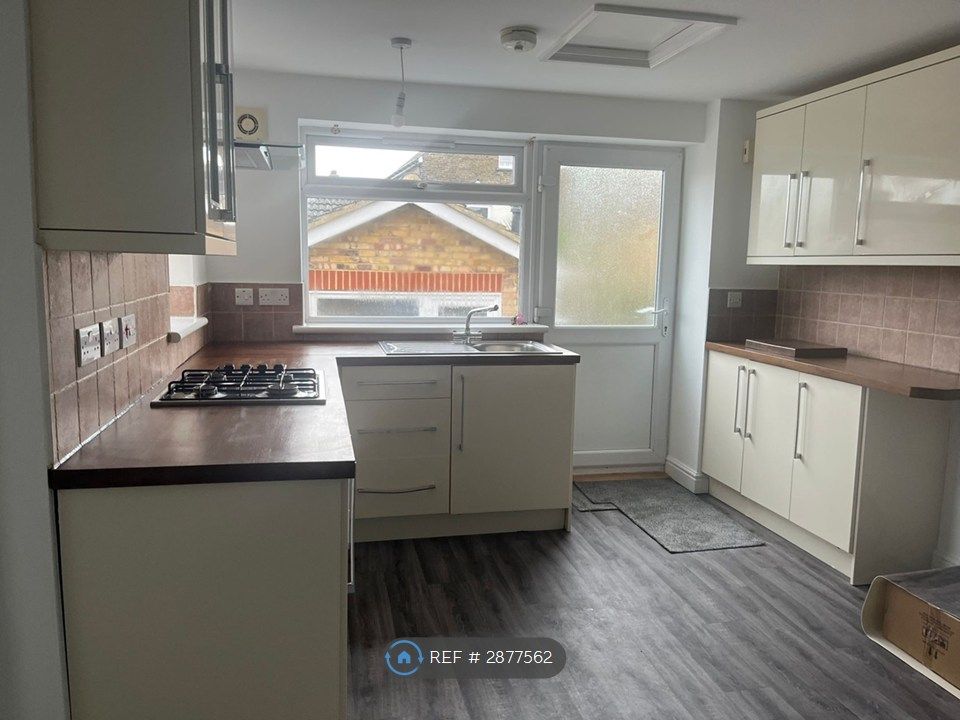 Property photo 2 of 9 Kitchen
