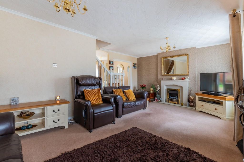 Property photo 2 of 23 Lounge