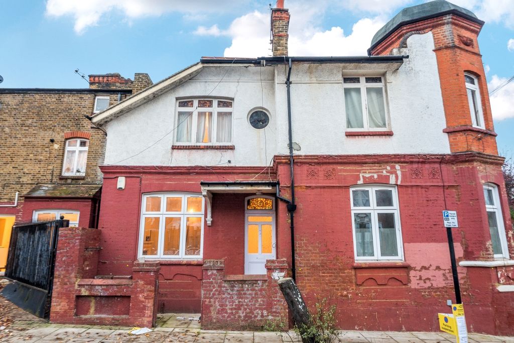 Property photo 2 of 3 1374768-2-690E69d...