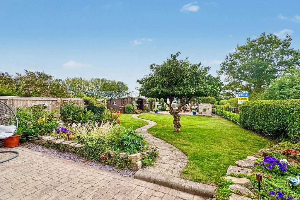 Property photo 2 of 37