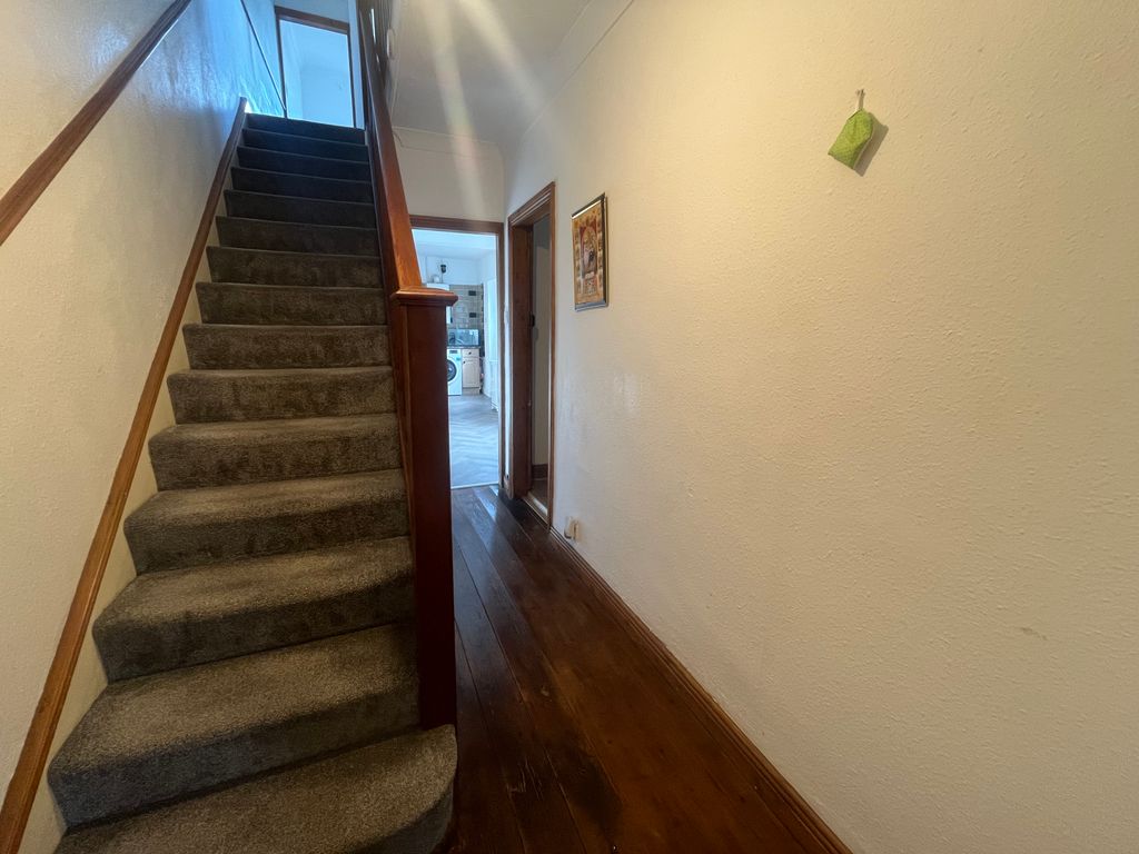 Property photo 2 of 14 Hallway